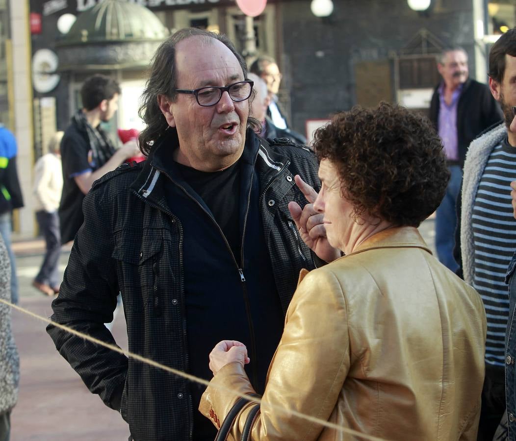 Protestas a la entrada de los Premios Princesa de Asturias