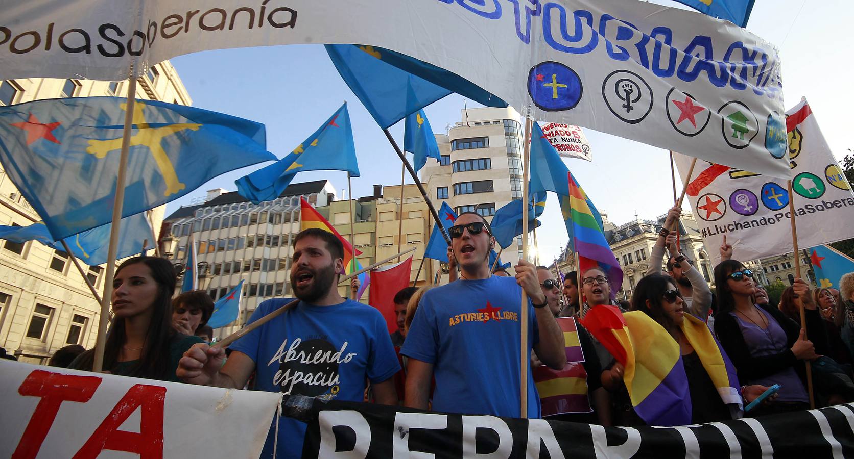 Protestas a la entrada de los Premios Princesa de Asturias