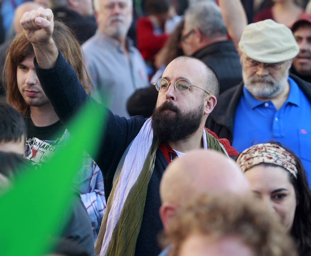 Protestas a la entrada de los Premios Princesa de Asturias