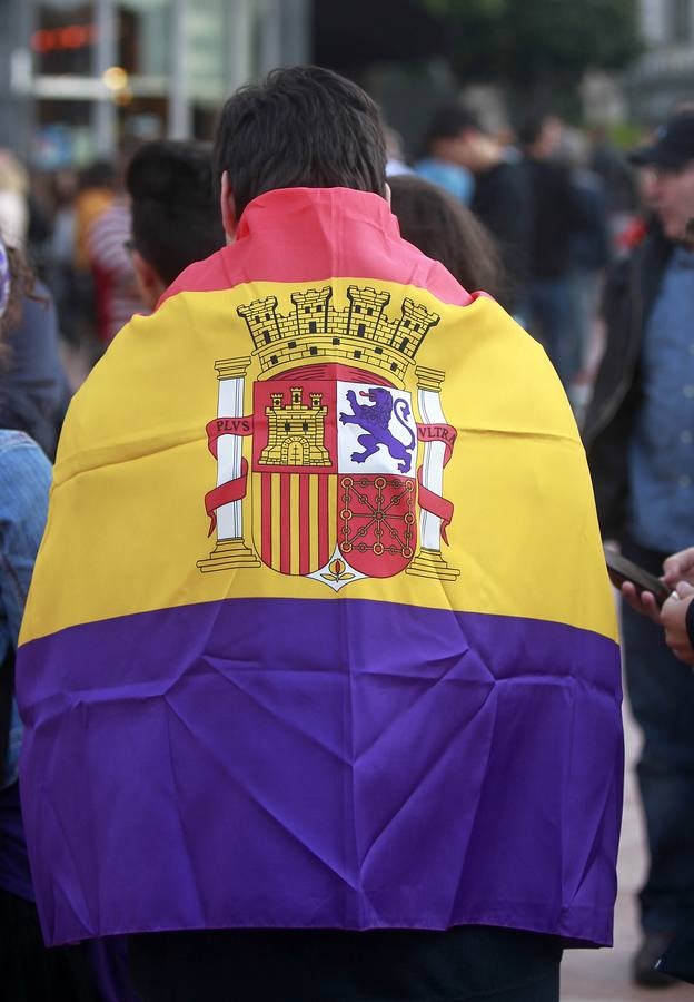 Protestas a la entrada de los Premios Princesa de Asturias