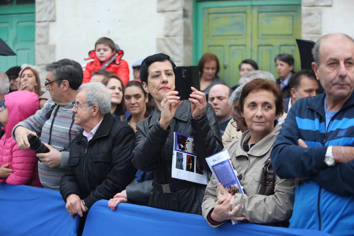 Los Reyes entregan el Premio al Pueblo Ejemplar a Los Oscos