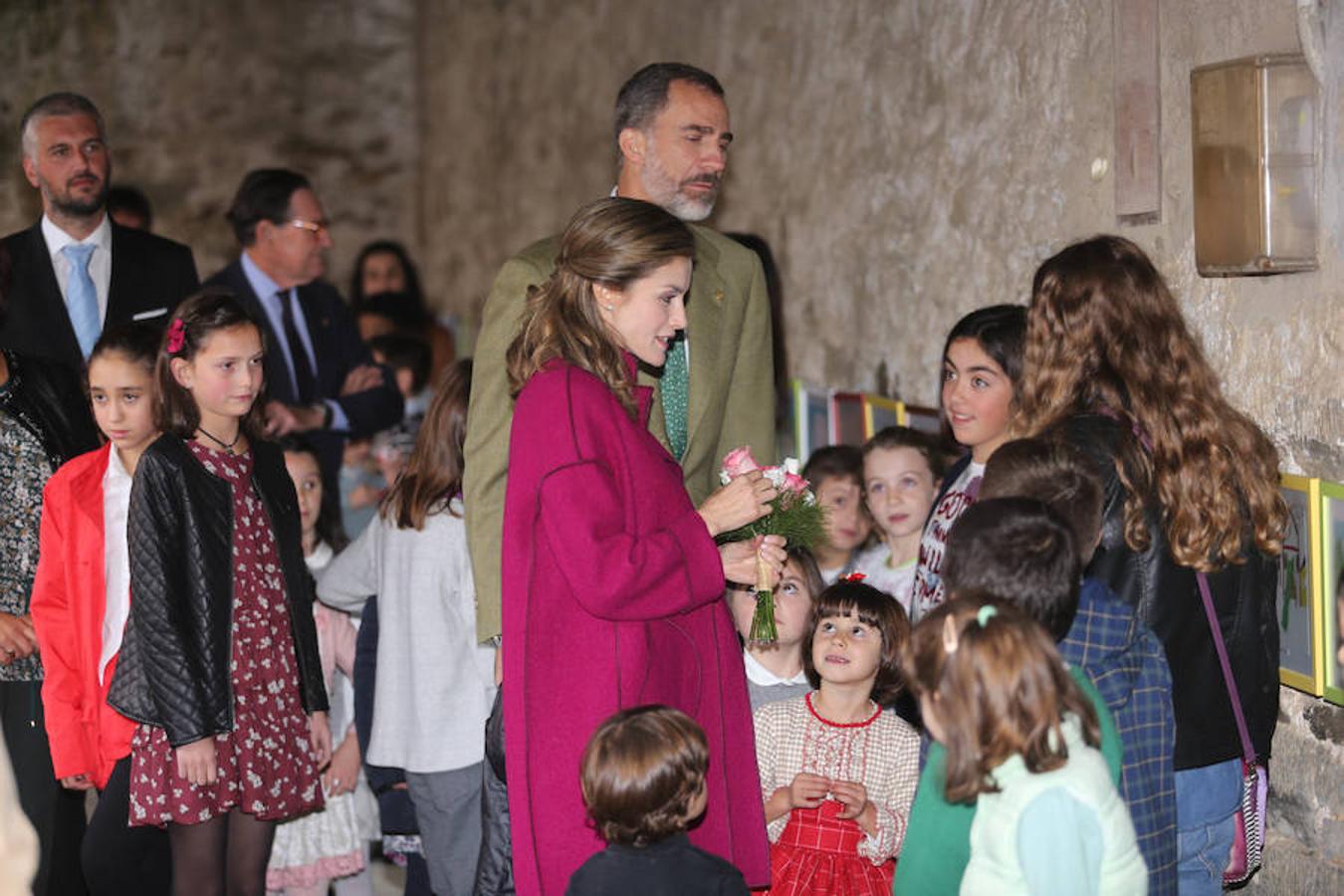 Los Reyes entregan el Premio al Pueblo Ejemplar a Los Oscos