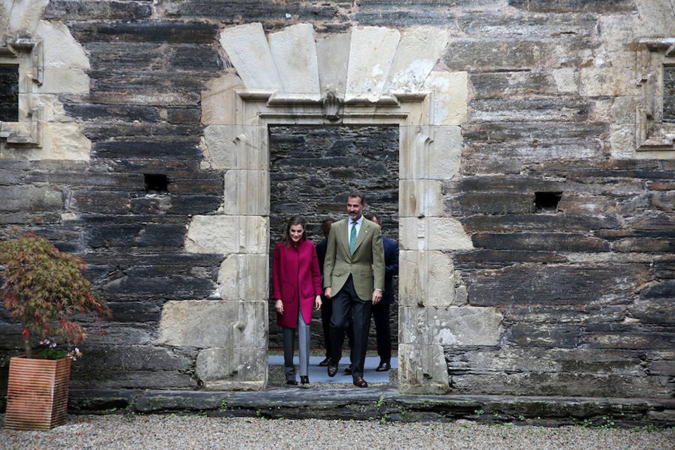 Los Reyes entregan el Premio al Pueblo Ejemplar a Los Oscos