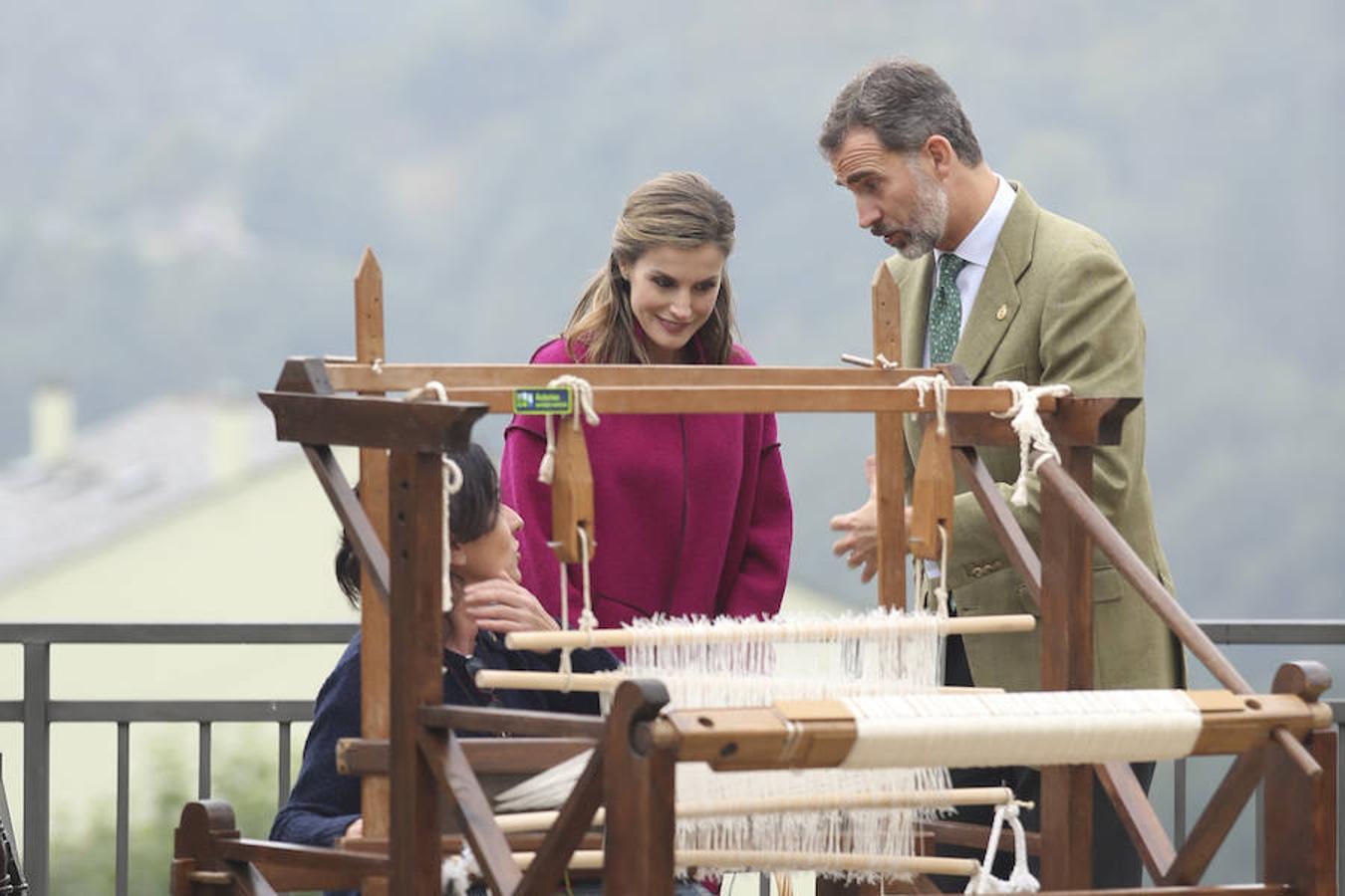 Los Reyes entregan el Premio al Pueblo Ejemplar a Los Oscos