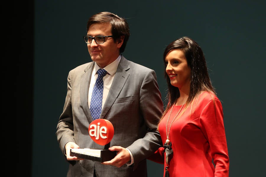 Metrópoli, premio de la Asociación de Jóvenes Empresarios