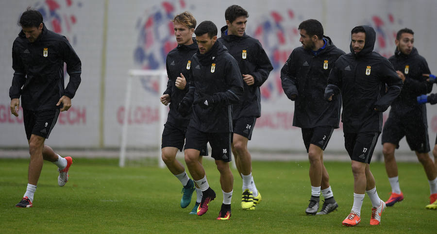 Entrenamiento a puerta cerrada del Real Oviedo