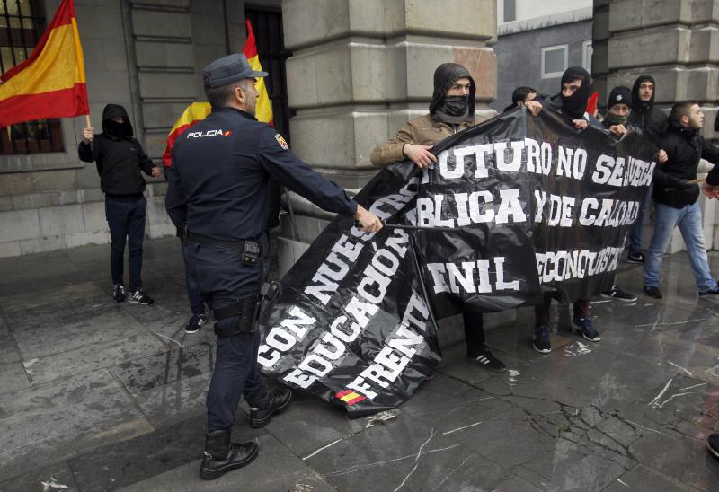 Manifestación contra las reválidas en Oviedo