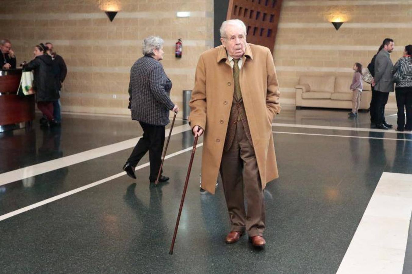 Familiares y conocidos despiden Claudio Fernández Junquera