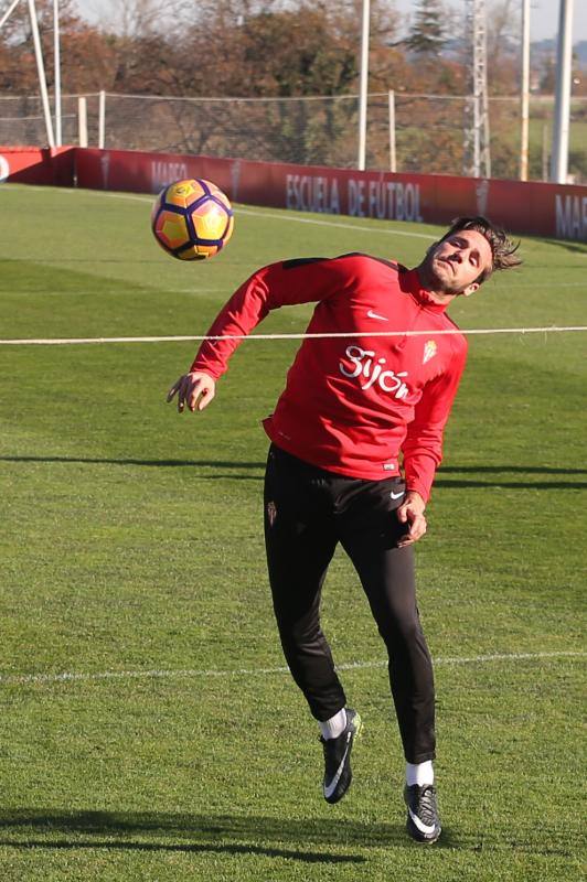Entrenamiento a puerta cerrada del Sporting