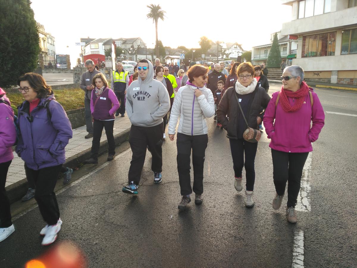 Un centenar de personas marcha para recordar los trágicos incendios de 2015