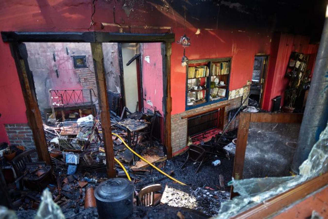 Un incendio calcina el restaurante El Llar de Viri, en San Román de Candamo