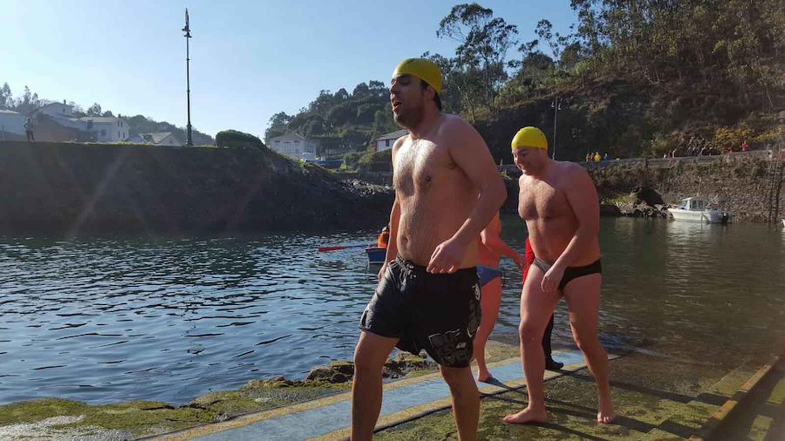 Viavélez. Los participantes hicieron el recorrido a nado.