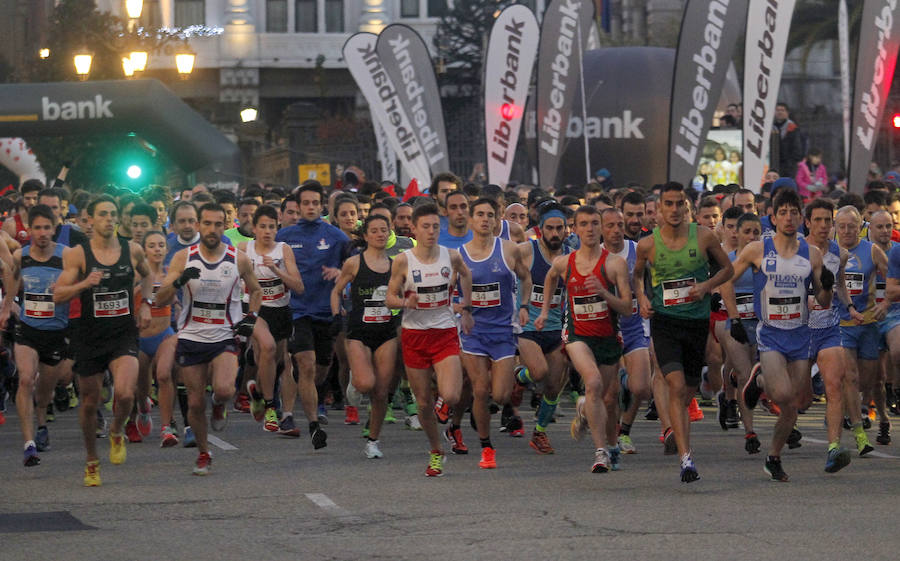 Multitudinaria carrera de San Silvestre en Oviedo