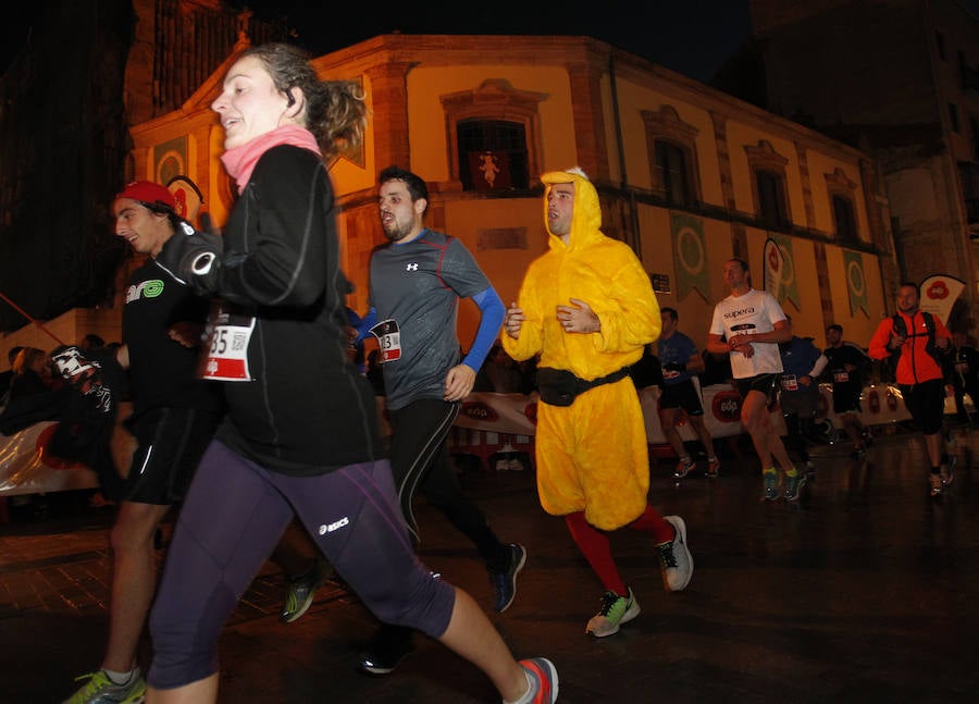 Multitudinaria carrera de San Silvestre en Oviedo