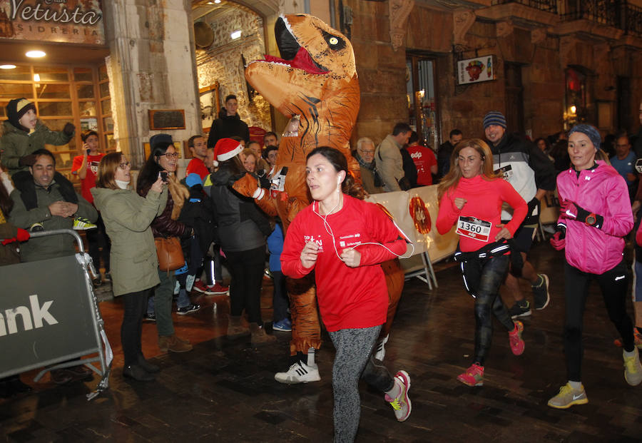 Multitudinaria carrera de San Silvestre en Oviedo