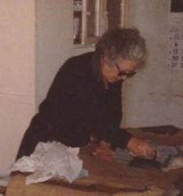 Allande rinde homenaje a sus modistas