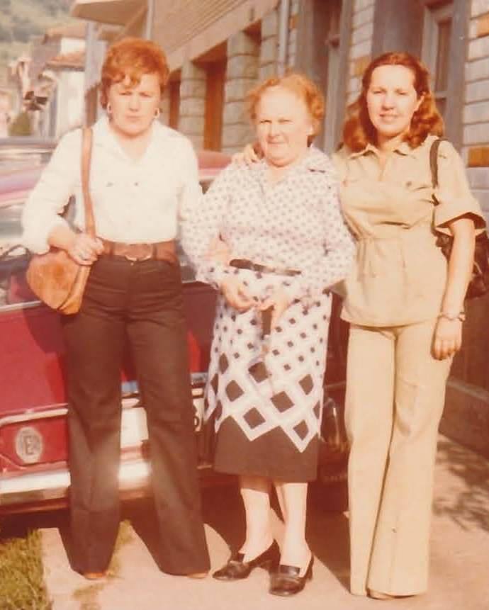 Allande rinde homenaje a sus modistas