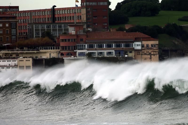 Asturias, en alerta por oleaje