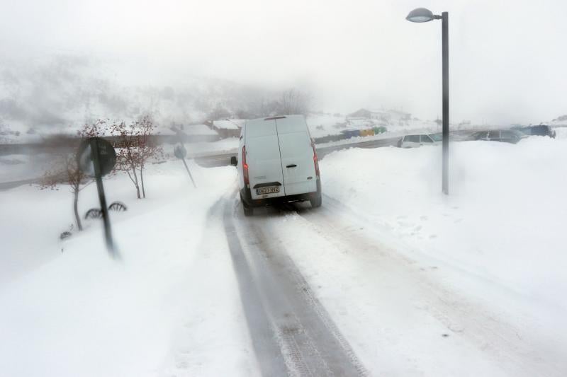 Las imágenes de la nieve en Asturias, a la espera del frío siberiano