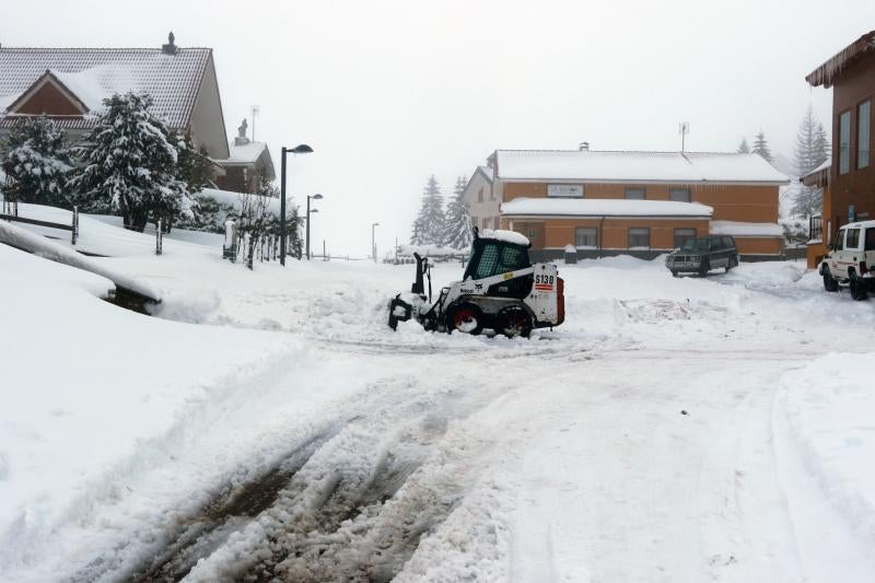 Las imágenes de la nieve en Asturias, a la espera del frío siberiano