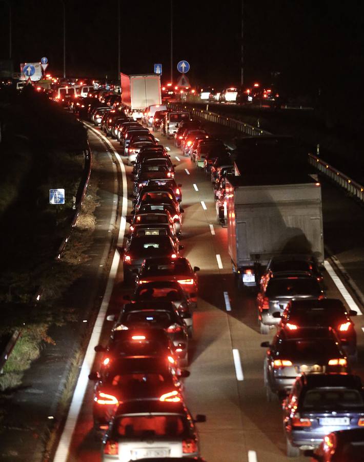 Atascos kilométricos en la autopista