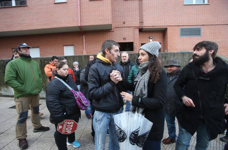 Paralizan el desahucio de una familia en Oviedo