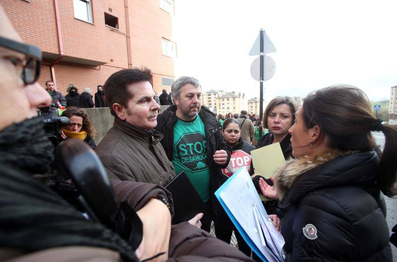 Paralizan el desahucio de una familia en Oviedo