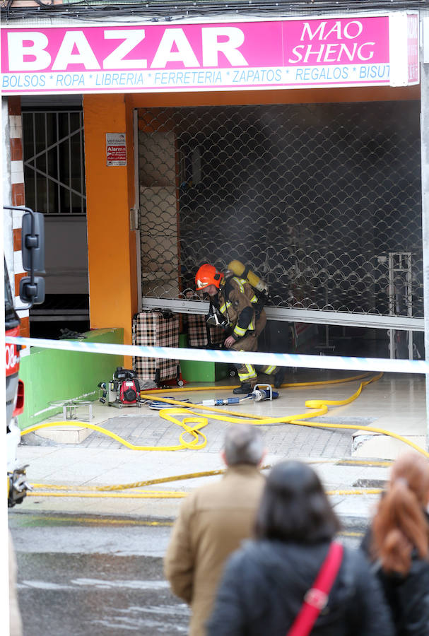 Incendio en un bazar chino de Oviedo