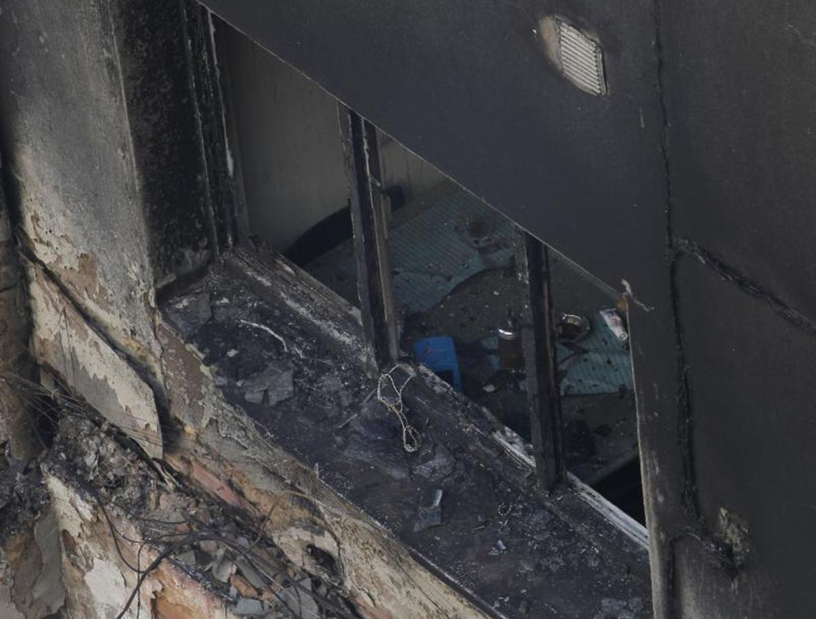 El día después del espectacular incendio que destruyó un bazar chino de Oviedo