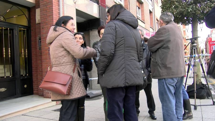 Vecinos afectados por el incendio del bazar chino en Pumarín