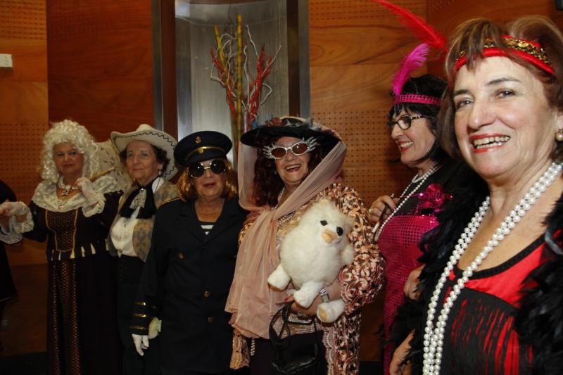 Colorida noche de comadres en Avilés