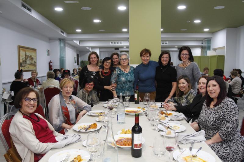 Colorida noche de comadres en Avilés