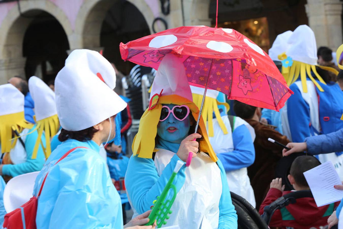 Los colegios desfilan en el Antroxu de Avilés