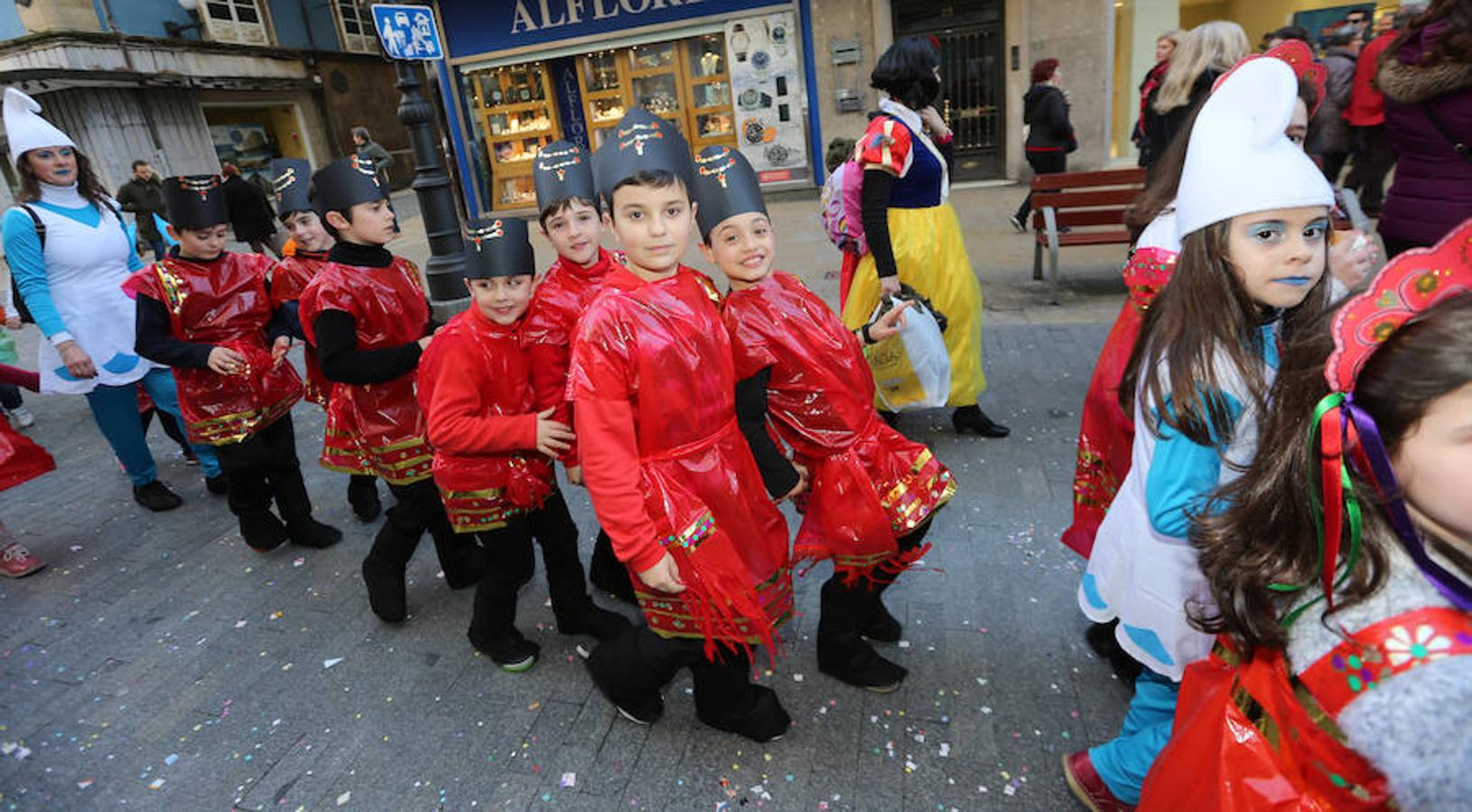 Los colegios desfilan en el Antroxu de Avilés