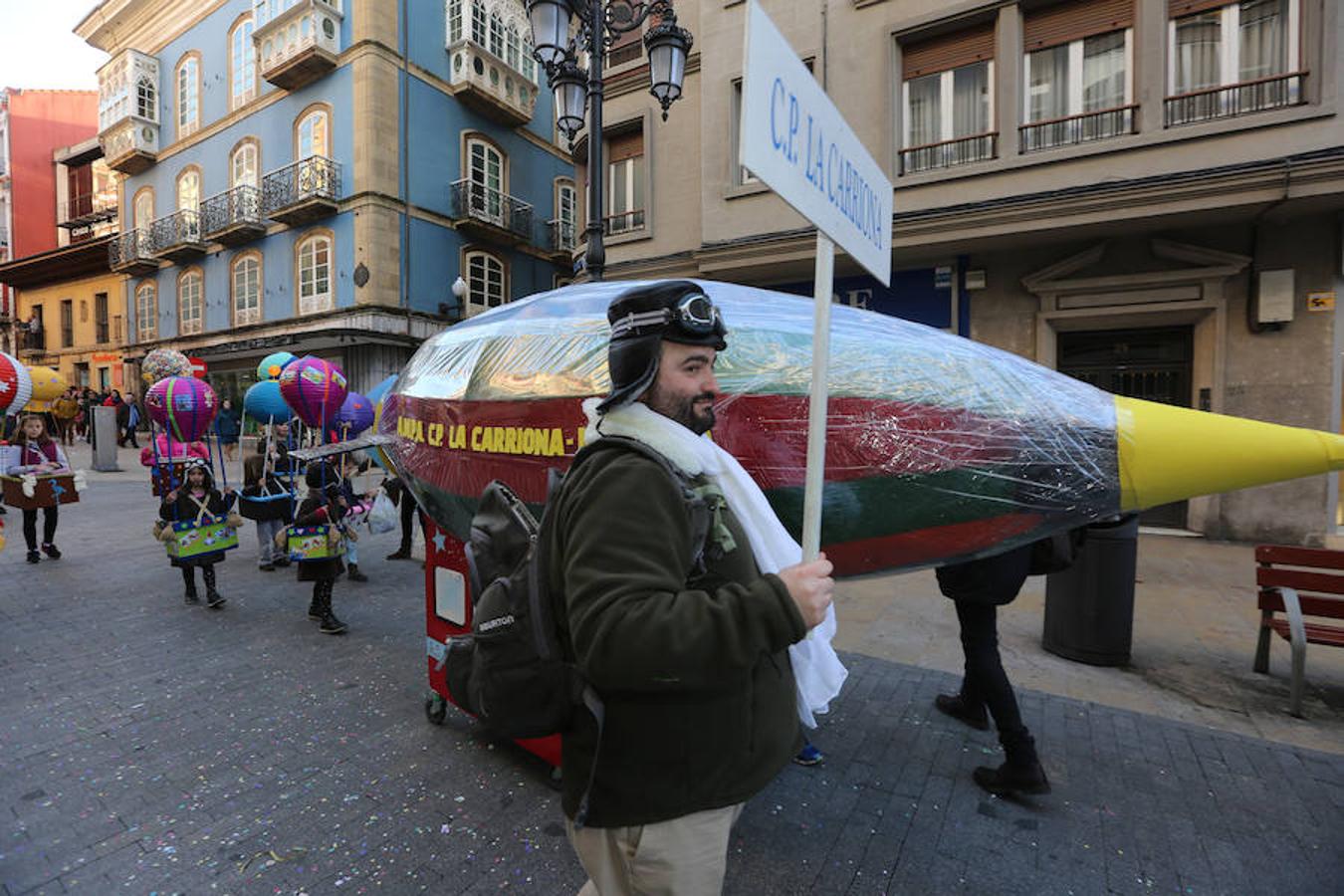 Los colegios desfilan en el Antroxu de Avilés
