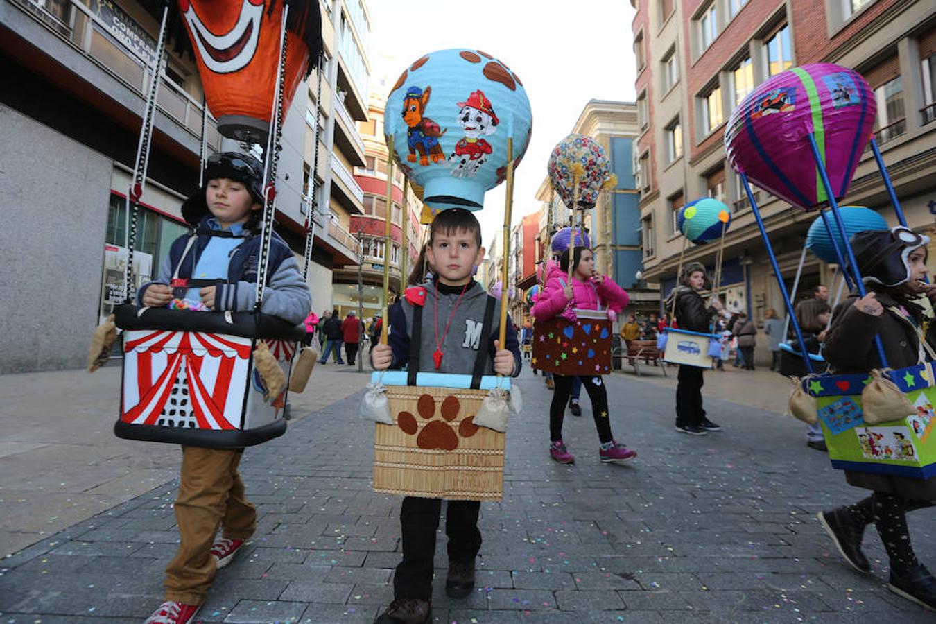 Los colegios desfilan en el Antroxu de Avilés