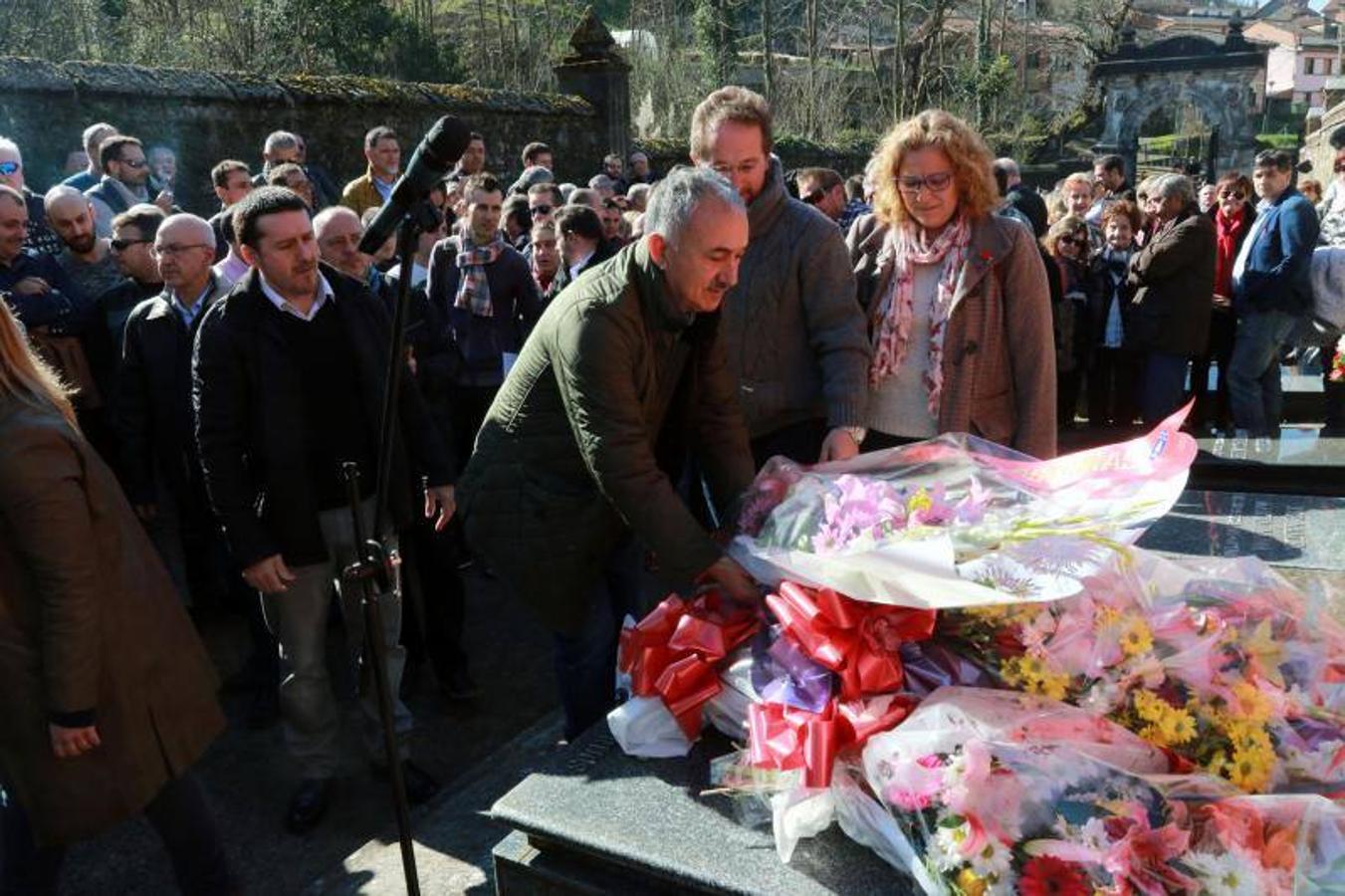 Homenaje a Manuel Llaneza