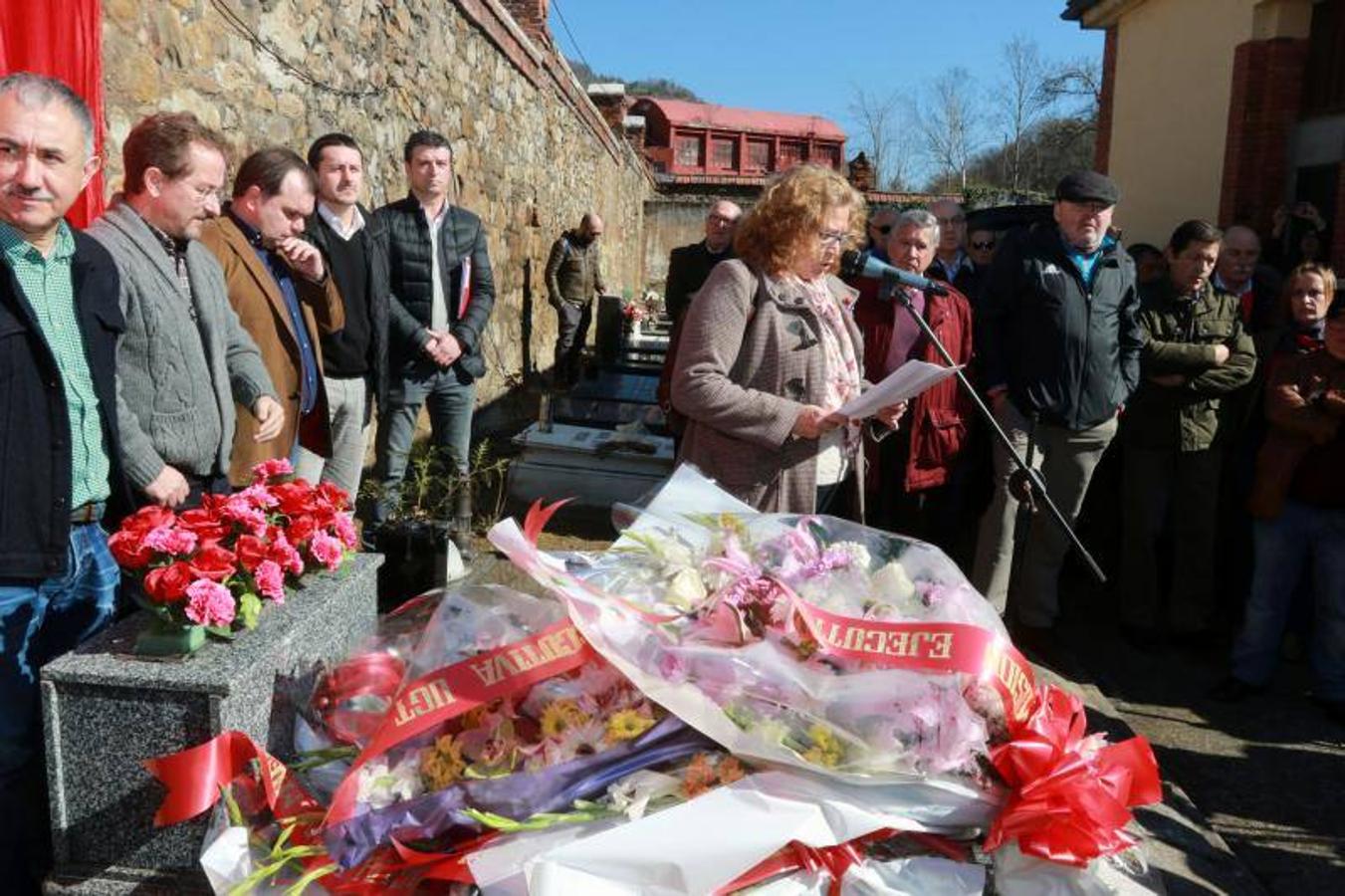 Homenaje a Manuel Llaneza