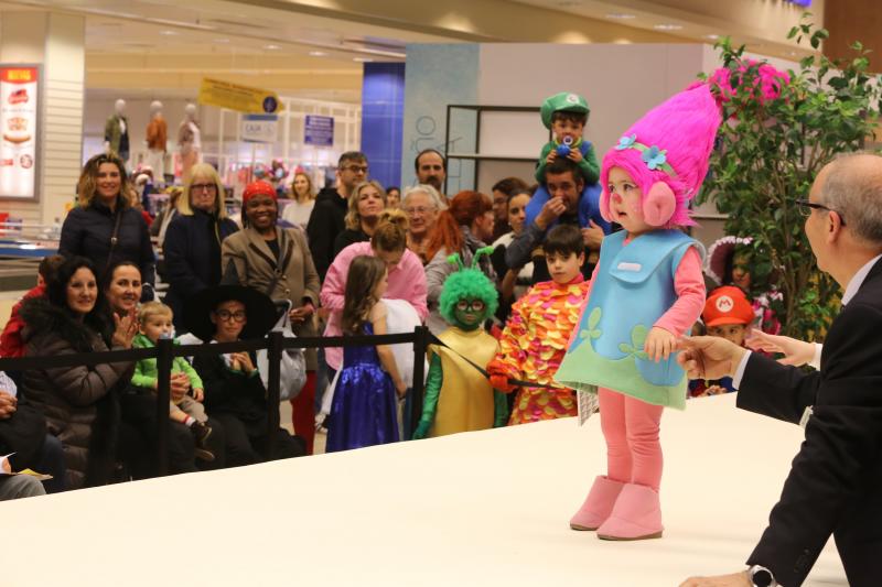 La originalidad del Antroxu desfila en El Corte Inglés y El Atrio