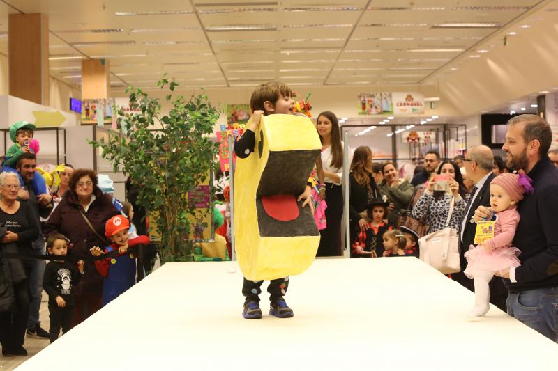 La originalidad del Antroxu desfila en El Corte Inglés y El Atrio