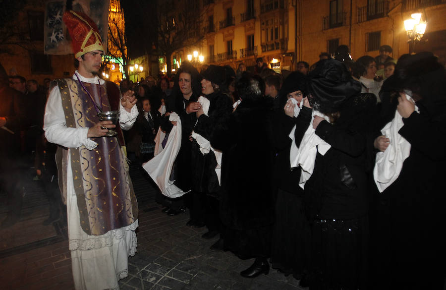 En Antroxu de Oviedo entierra a su sardina