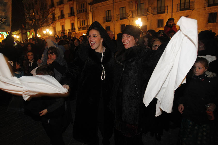 En Antroxu de Oviedo entierra a su sardina