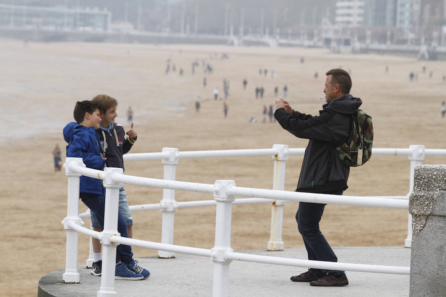 Viernes Santo de lleno turístico en Asturias pese a las nubes