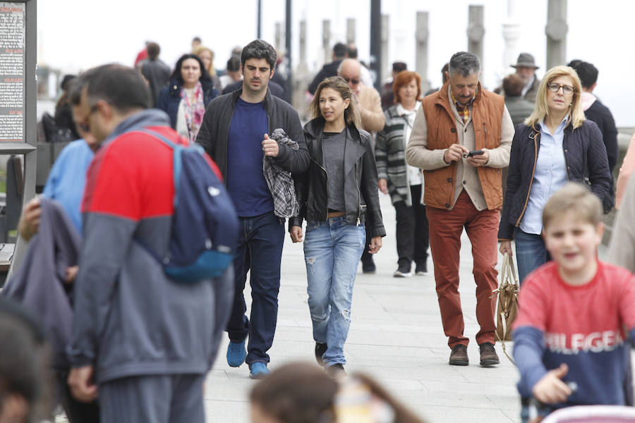 Viernes Santo de lleno turístico en Asturias pese a las nubes