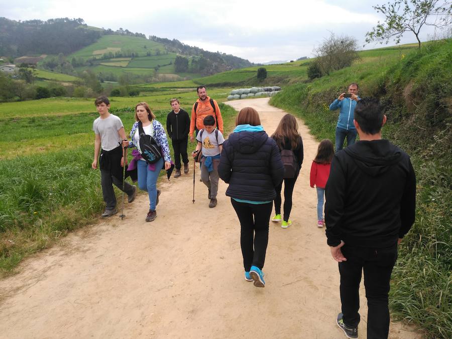 Viernes Santo de lleno turístico en Asturias pese a las nubes