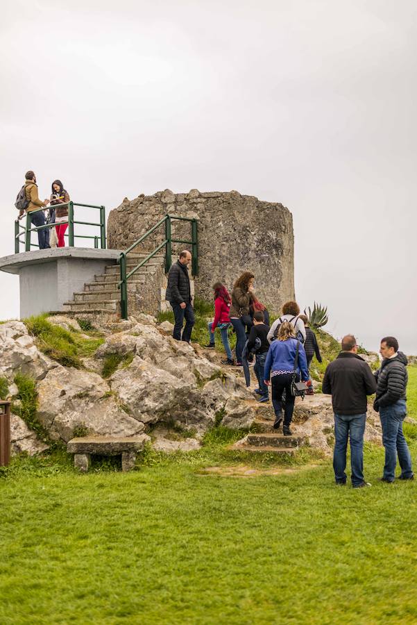 Viernes Santo de lleno turístico en Asturias pese a las nubes