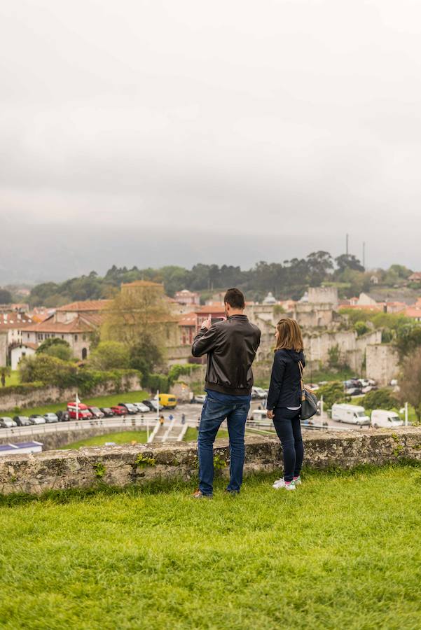 Viernes Santo de lleno turístico en Asturias pese a las nubes