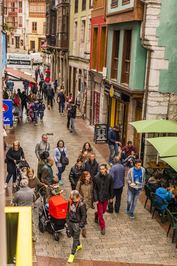 Viernes Santo de lleno turístico en Asturias pese a las nubes