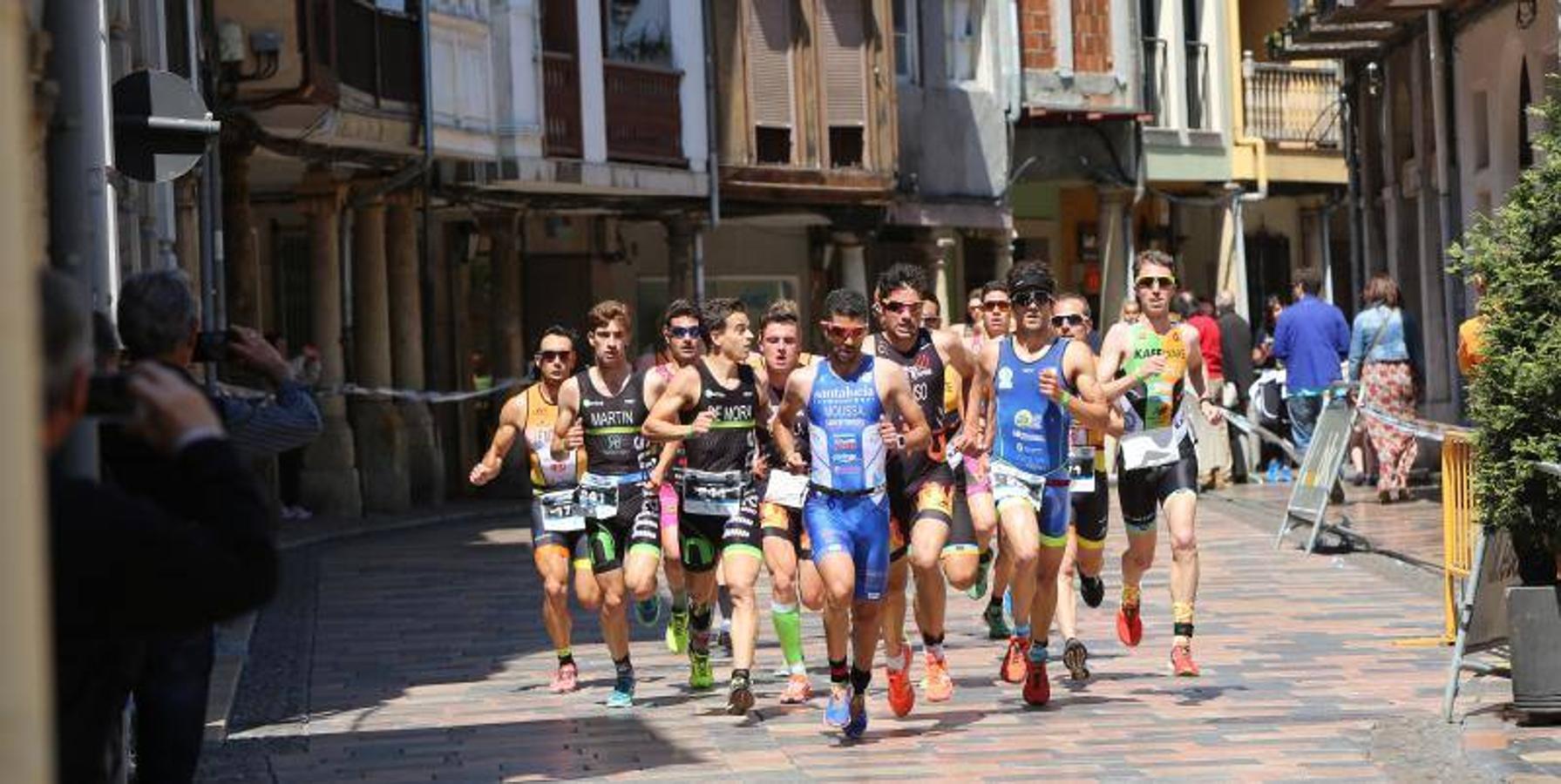 Espectáculo deportivo en el duatlon de Avilés