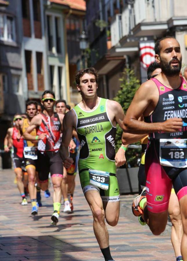 Espectáculo deportivo en el duatlon de Avilés